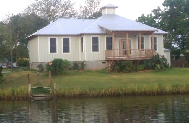 Casa mejorada en Laird Bayou