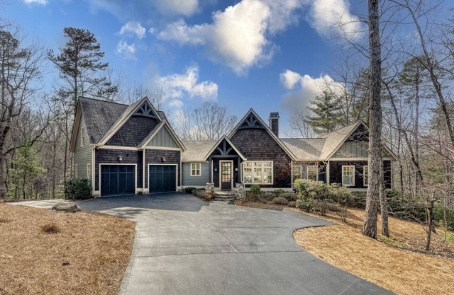 Upscale Big Canoe w/ Mountain View & hot tub. close to Wildcat amenities