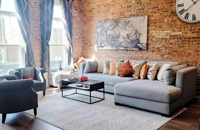 Upscale downtown apt in Amish Country shop & dine