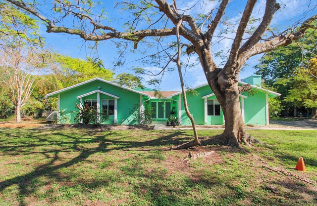 Upscale Tropical Hideaway for Families & Groups. Pet-Friendly!