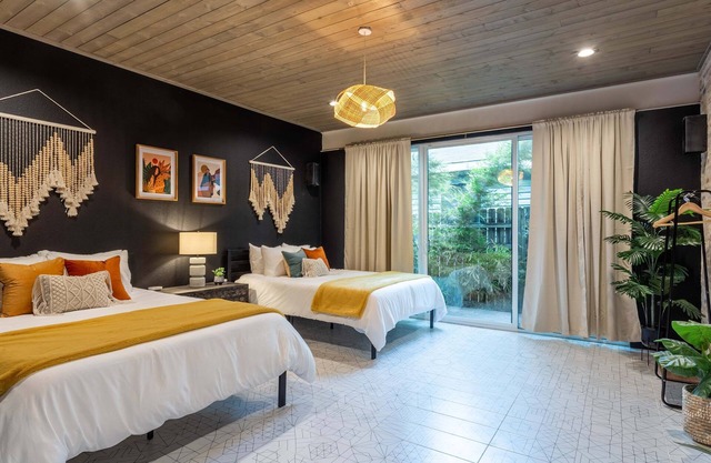 Upstay - Pristine Pool Palace - 7min to Rainey St