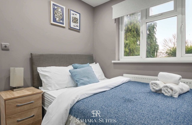 Upto 20% Off! Guest Fav 5BR | Reading & Parking