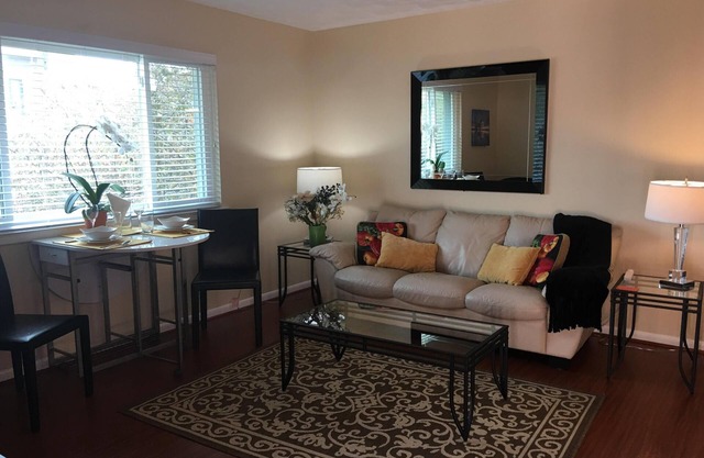 Uptown Dallas - Bright 1 bd # 4, WiFi, estacionamiento, cerca de restaurantes y tiendas y caja fuerte