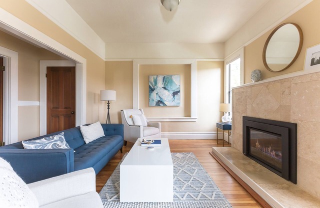 Uptown en el centro de Mill Valley! ¡El único 3bd / 2ba en el corazón de la ciudad!