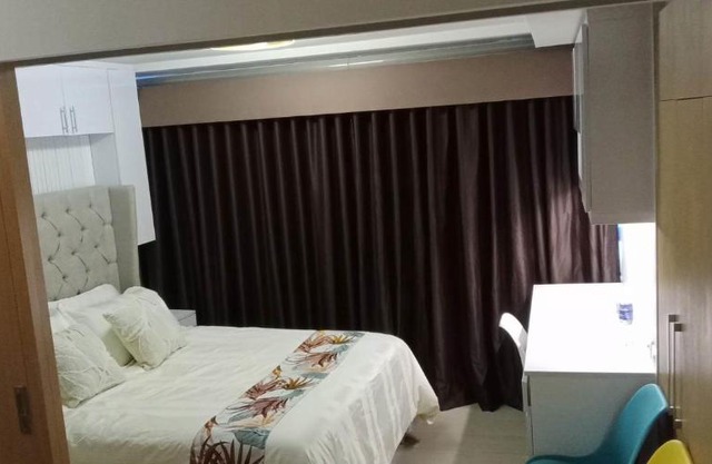 Uptown Parksuites Tower 1