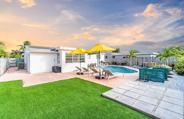 Urban Chic Private Pool Home