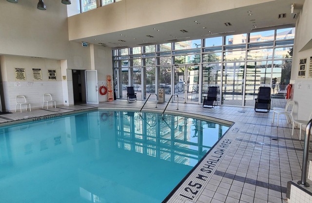 Urban Oasis: 1BR City Centre/ Parking Included