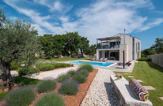 SALÓN KAPELANA - Exclusiva villa moderna en Istria en tranquilidad rural
