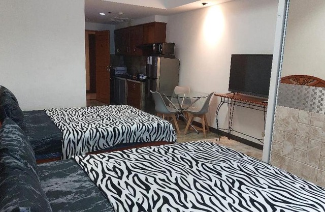 USA embassy front suite Pearl of the Orient