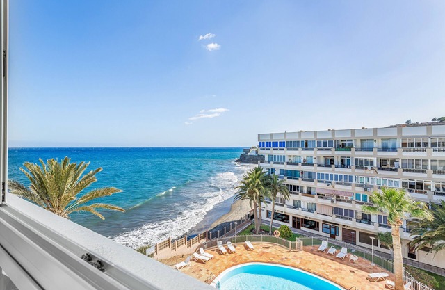 Apartamento de vacaciones 'Recién reformado frente al mar' con vistas al mar y aire acondicionado
