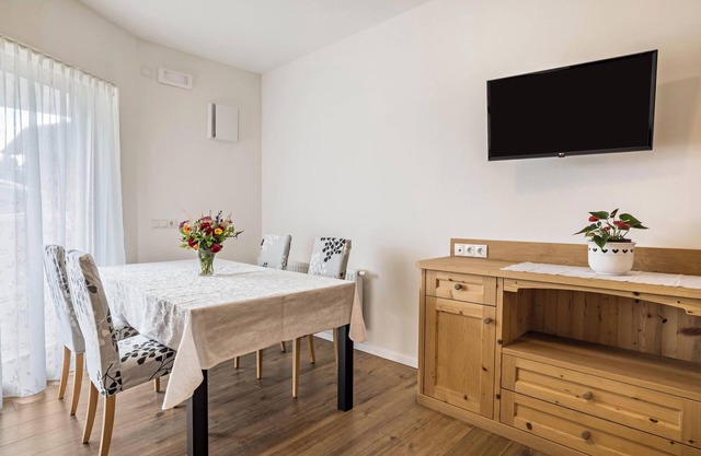 Apartamento de vacaciones "Ciasa Silvia" con vistas a la montaña y Wi-Fi