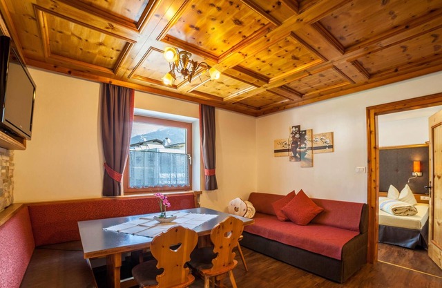 Pet-friendly Vacation Apartment Sonnenhof SONNWEND with Mountain View, Wi-Fi, Terrace & BBQ
