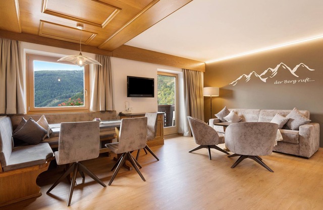 Vacation Apartment Sonnenhof SONNBLICK with Mountain View, Wi-Fi, Terrace & BBQ