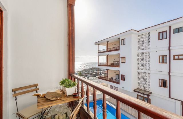 Apartamento de vacaciones 'Martimar Candelaria' con vistas al mar, piscina compartida y Wi-Fi