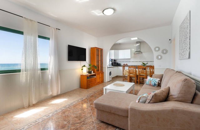 Casa de vacaciones 'Buganvilla' con vistas al mar y Wi-Fi
