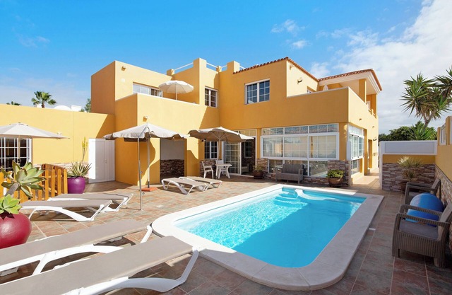 Casa de vacaciones "Casa Paco 2" con vistas al mar, balcón privado y piscina compartida