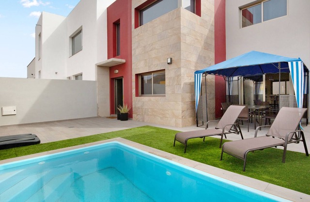 Casa de vacaciones "Casa Inda" cerca del mar con piscina privada y Wi-Fi