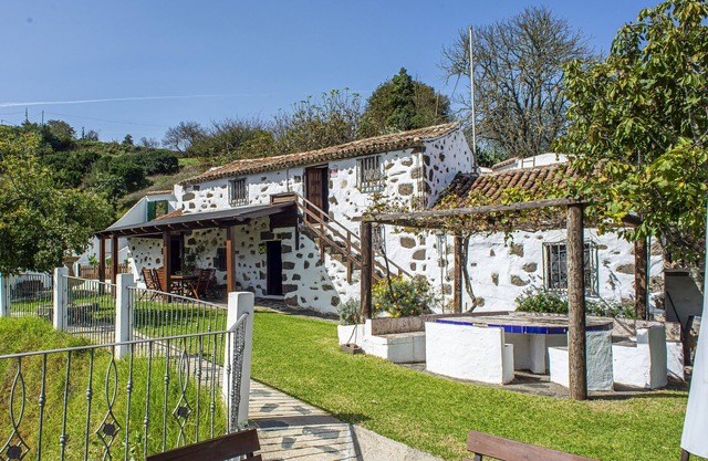 Casa vacacional 'Casa Rural El Majano' con vistas a la montaña, piscina privada y Wi-Fi