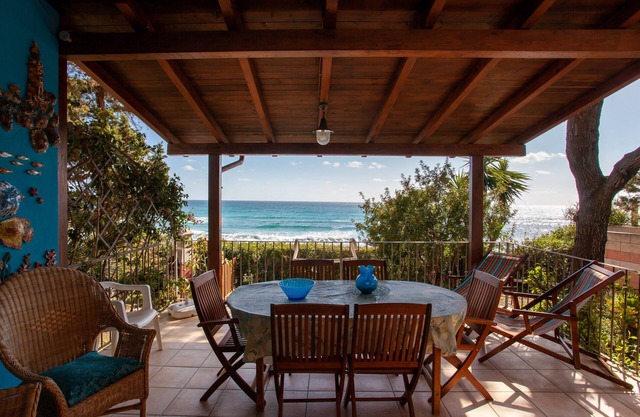 Casa sulla Spiaggia 1 con vistas al mar, terrazas y jardín