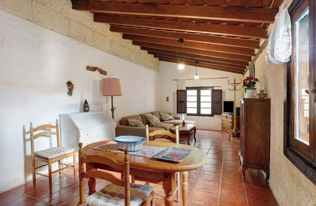 Casa de vacaciones "El Drago" con vistas a la montaña, piscina y Wi-Fi
