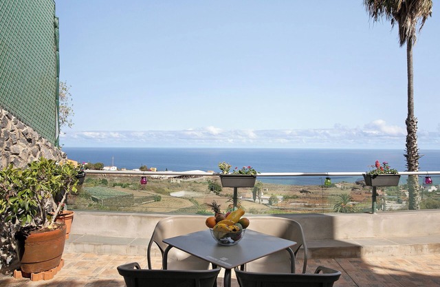 Casa de vacaciones "Bisangel" con vistas al mar, terraza privada y Wi-Fi