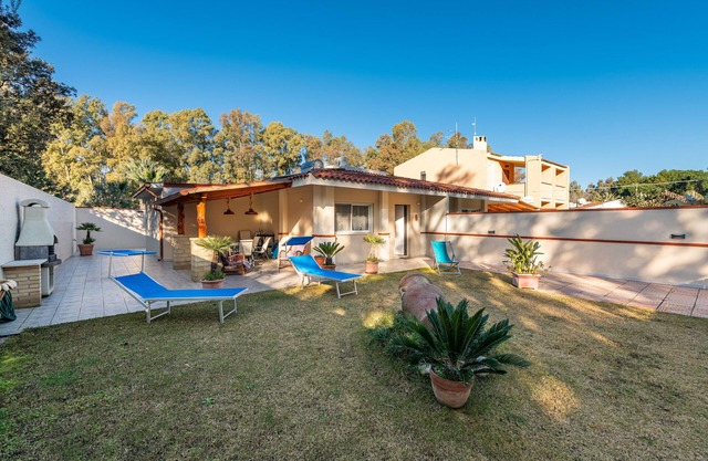 Casa de vacaciones "Ibiscus Rosa 1" con vistas a la montaña, terraza y aire acondicionado