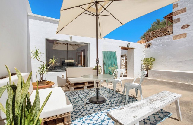Casa de vacaciones 'La Casa de Petrita' con vistas a la montaña, jardín y Wi-Fi