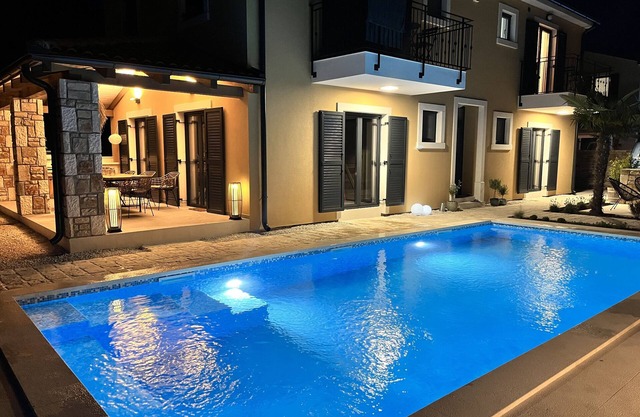 Vacation home, large heated pool, 4 bedrooms, 4 bathrooms, Croatia / Istria