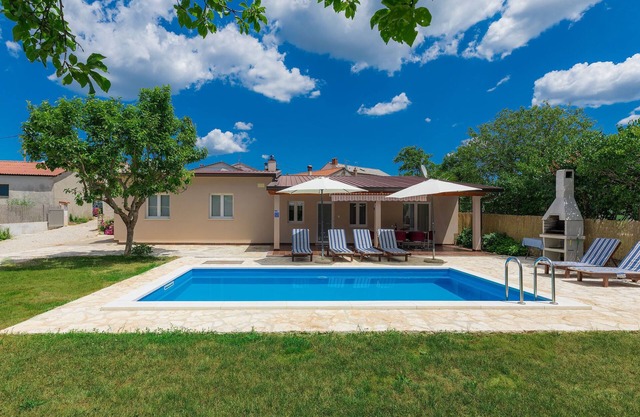 Casa de vacaciones Vrt by Interhome