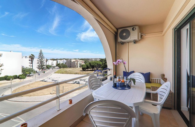 Apartamento vacacional "Refugio Salgados" con balcón, jardín y Wi-Fi