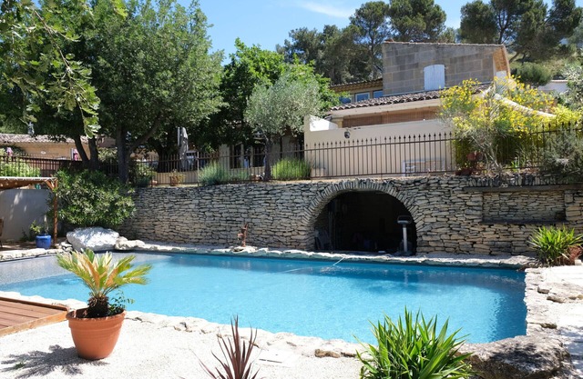 Excelente alquiler de vacaciones con piscina privada en el corazón de Vaucluse