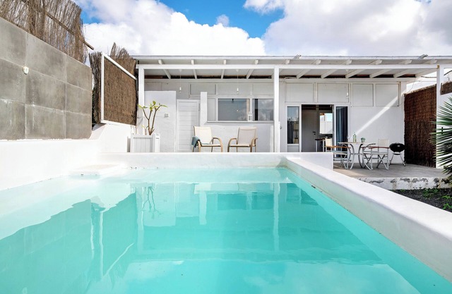 Estudio de vacaciones 'Suite Amanecer' con piscina privada, terraza privada y Wi-Fi