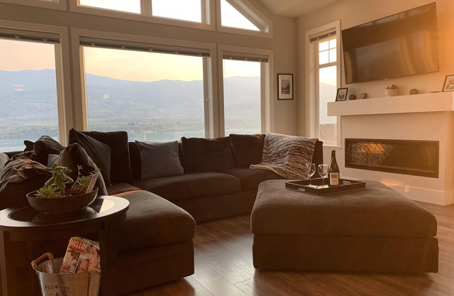 Valley View Hillside Cottage
