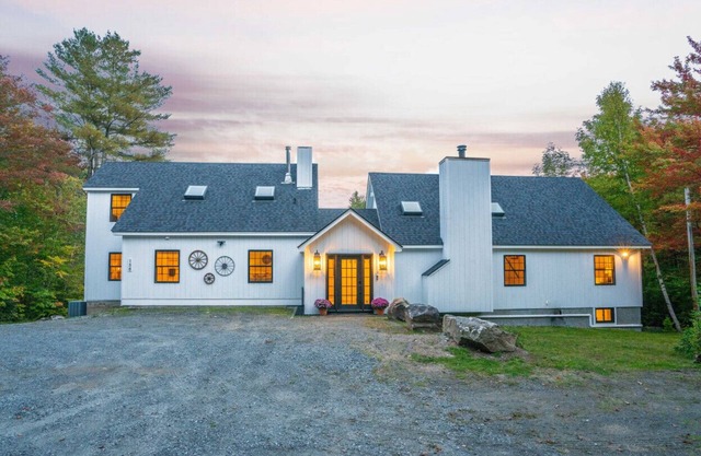 Valley View Villa - Modern Farmhouse W/ Hot Tub