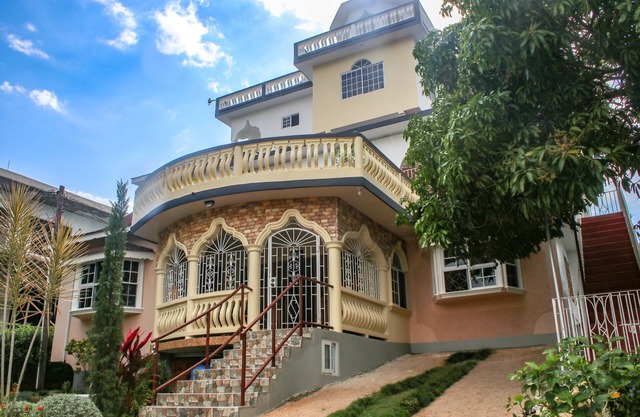 Van Villa Holidays
