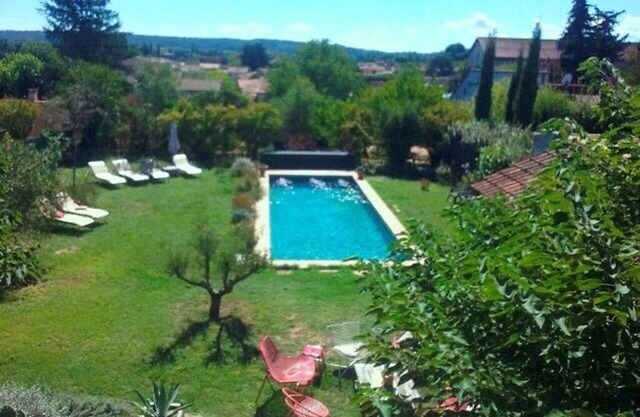 Casa de pueblo grande, piscina, parcela 700 m2