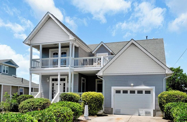 Spacious 4 BR 4 Bath Home- 2 primary suites. Great for Groups + Walk to Beach!