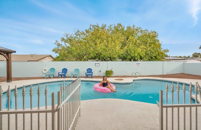 LV Amazing Single Story - Private Pool Games BBQ