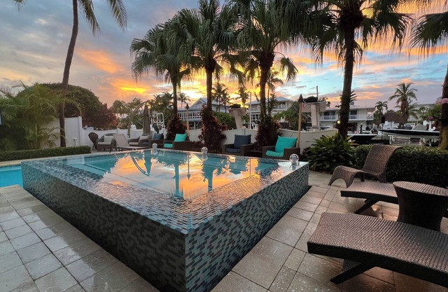 Venetian Shores 5BR/7BA Home with Pool, Spa & Boat Lifts Open Sept. 2025
