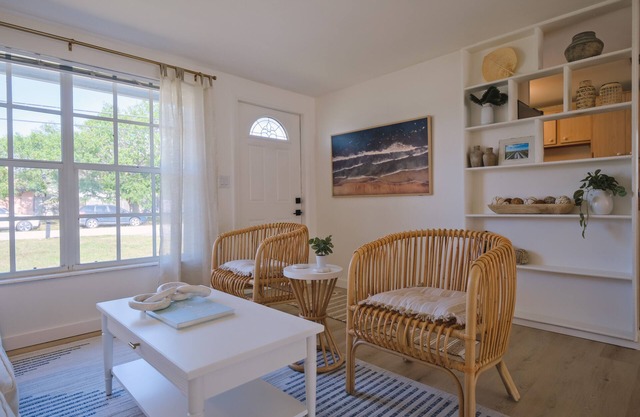 Venice Villa - Minutes to Beaches + Pool