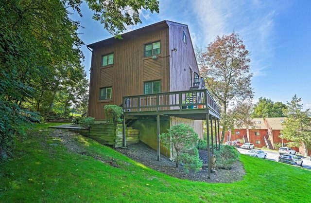 Vernon Condo w/ Deck, Near Appalachian Trail!