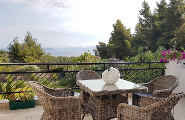 Muy bonita casa de vacaciones, wifi, terraza y jardín con vistas al mar Paliouri, Ch