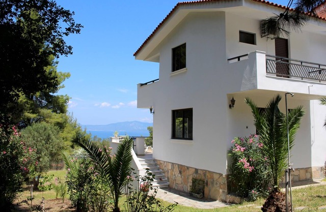 Muy bonita casa de vacaciones, wifi, terraza y jardín con vistas al mar. Paliouri, ch