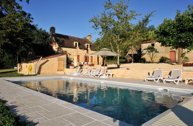 Casa de carácter con piscina y acceso privado al río.