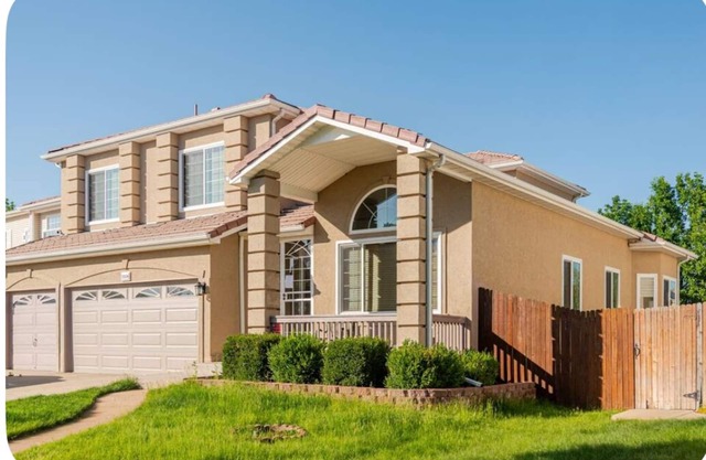 Very nice 4-bedroom house in welcoming Denver with WiFi, AC, fitness room