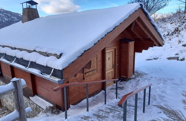 Very pretty, all-inclusive, family chalet (50 m from the slope)