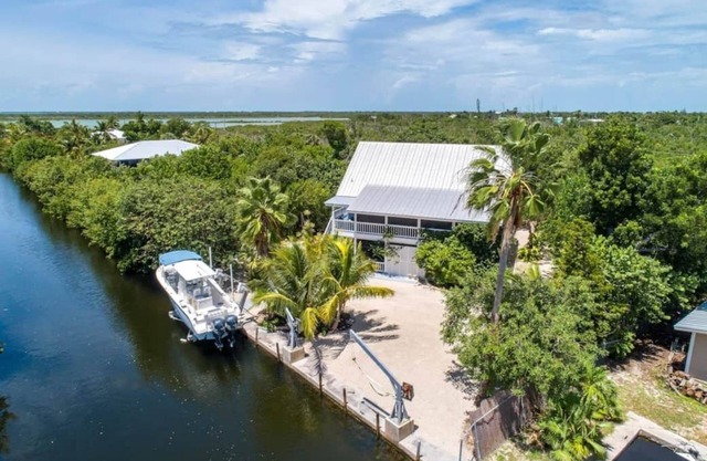 Very Private 3 Bedroom / 2 Bath Canal Home in Little Torch Key w/ Private Pool