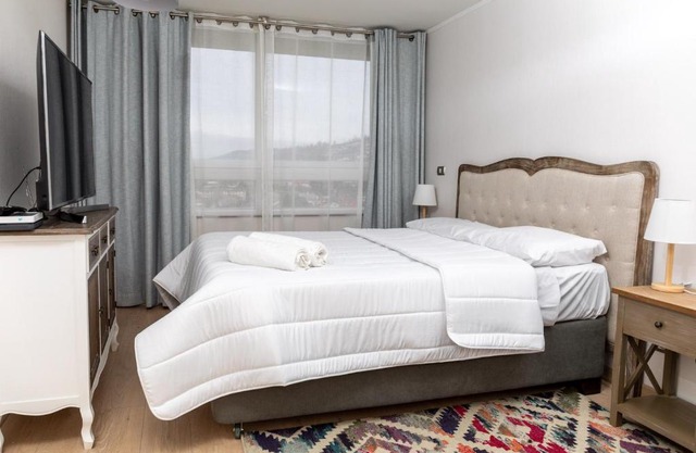 Viña Retreat - 2BR W/Pool, Wifi & Parking