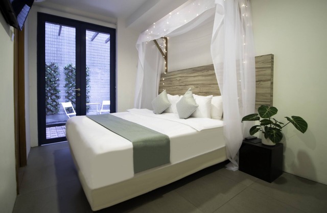 Victoria Hotel, a NuVe Group Collection