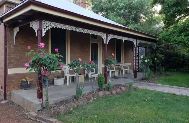 Casa victoriana en corazón de naranja